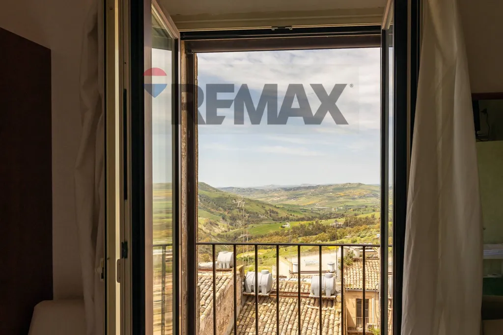 Toad - Operational Hotel in Caltagirone Centre