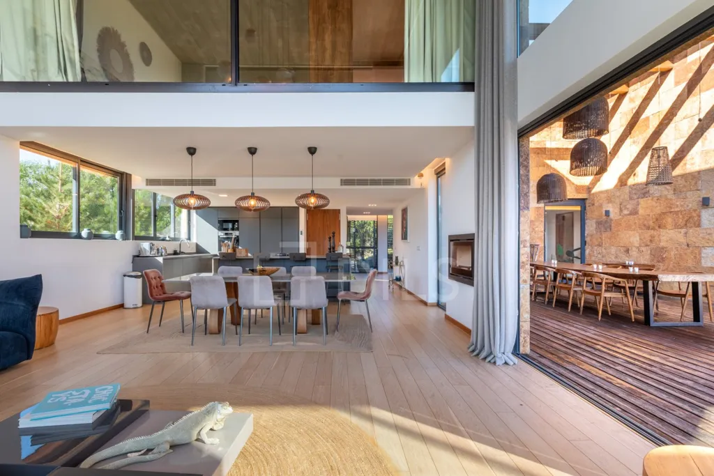 Dining Room - Modern Villa with Sea View in Troia Resort