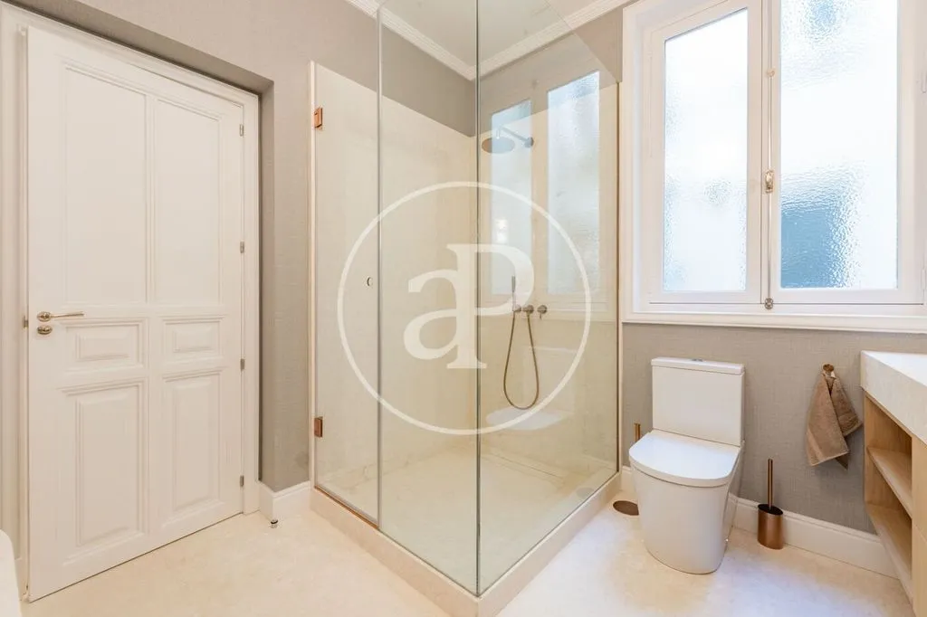 Bagni - Refurbished Flat with Balcony in Chueca, Madrid