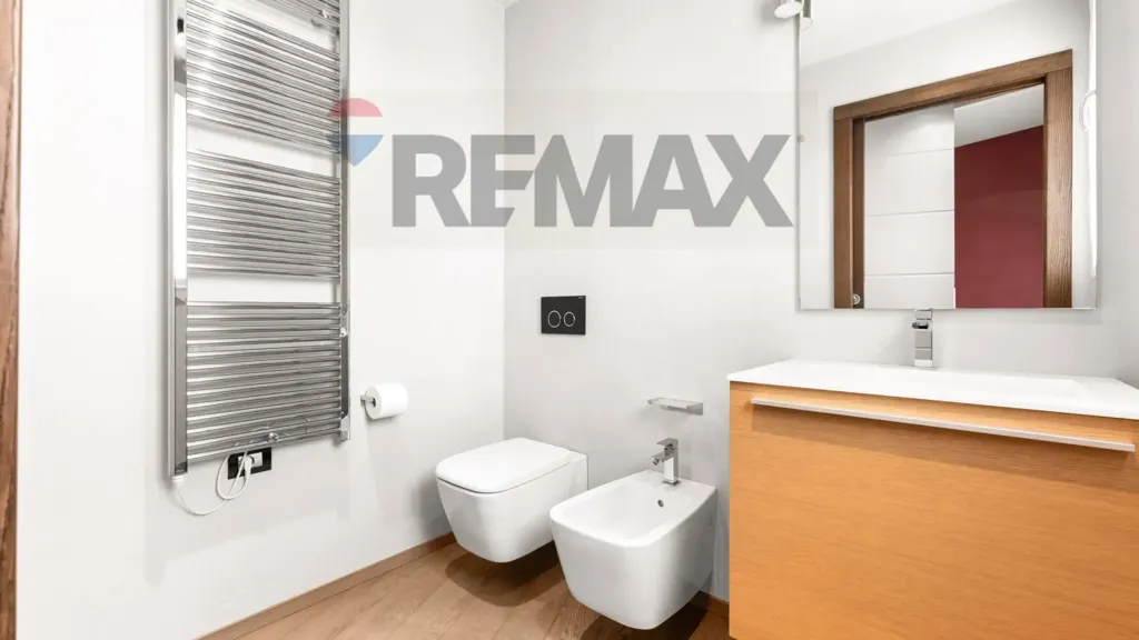Bathrooms - Modern Apartment with Terrace in Legnano