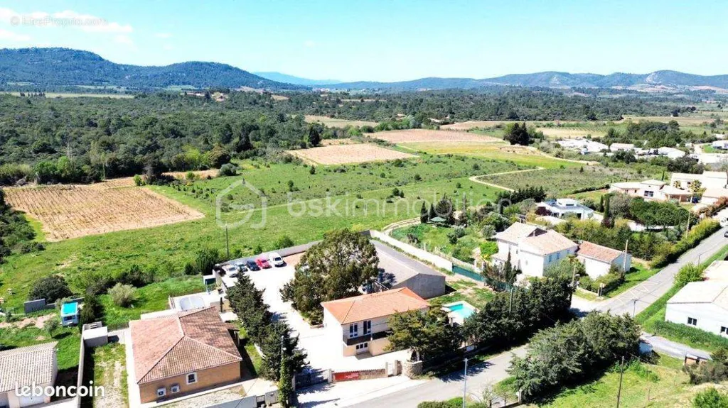 Õhuvaade - Mixed-Use Property with Pool in Monseret