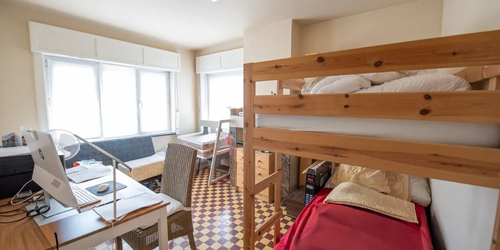 Chambres - Maison à Rénover avec Jardin à Waregem