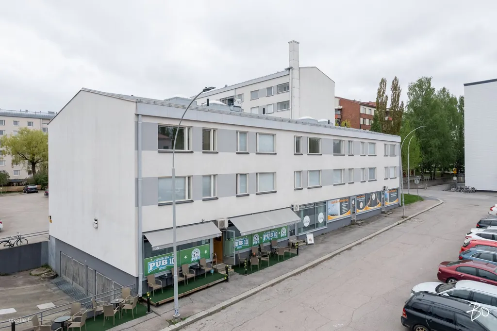 Exterior - Spacious Top-Floor Apartment with Balcony in Kaleva