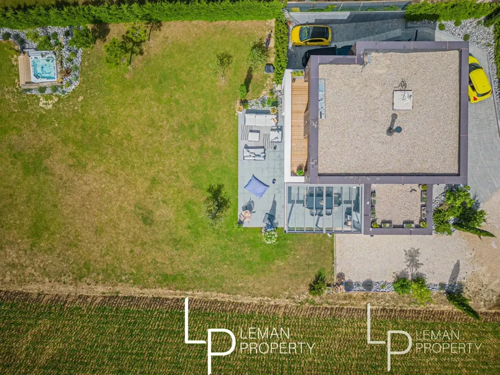 Õhuvaade - Architectural House with Jacuzzi in Bucolic Setting
