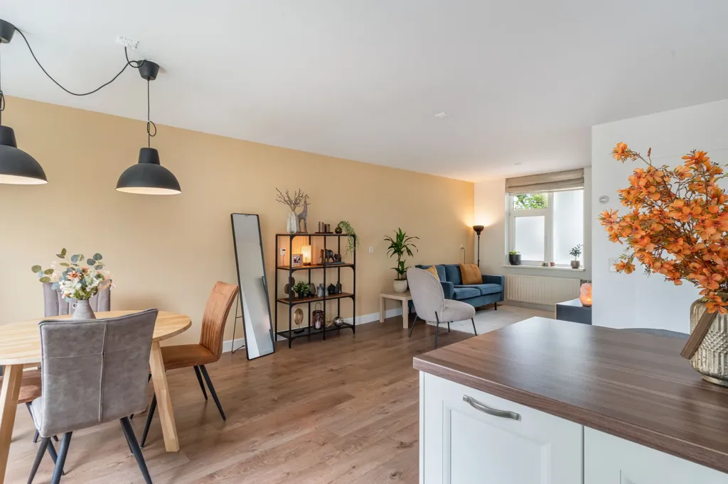 Salle à manger - Maisonnette with Balcony near Huizen Harbour