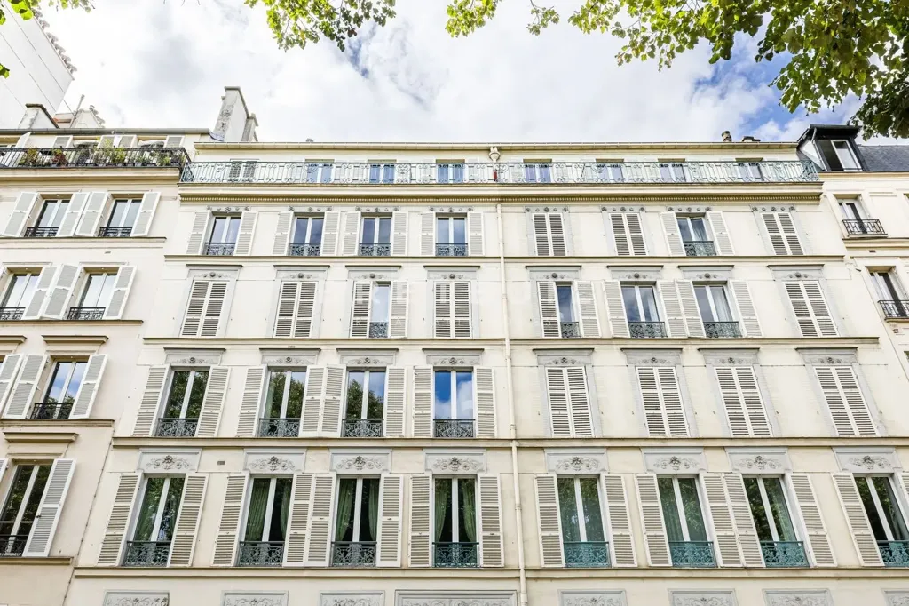 Extérieur - Appartement 4 Pièces dans un Immeuble Ancien à Paris 7ème