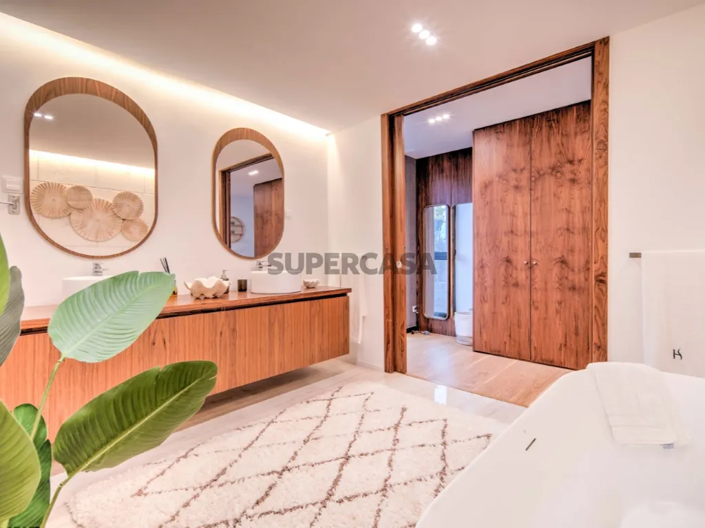 Bathrooms - Modern Villa with Sea View in Troia Resort