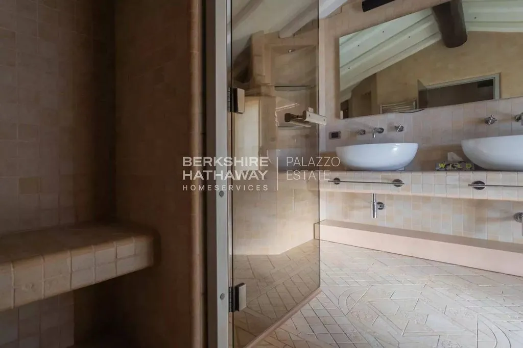 Salles de bain - Lake View Villa with Garden in Tremezzina