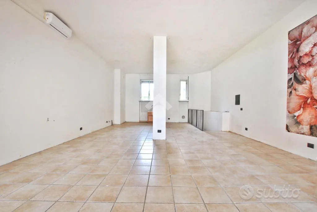 1-room commercial property in IT