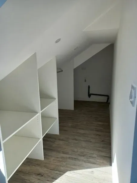 Toad - Renovated Studio with Metro Access in Roubaix