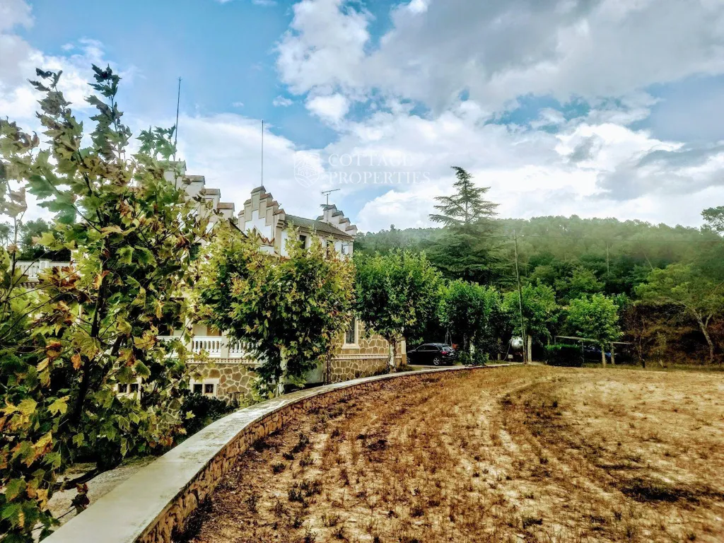 Jardin - Masia with Modernist House in Avinyó