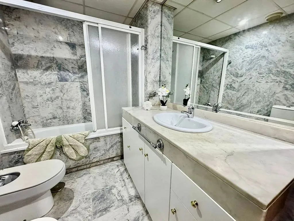 Salles de bain - Penthouse with Pool in Fuengirola