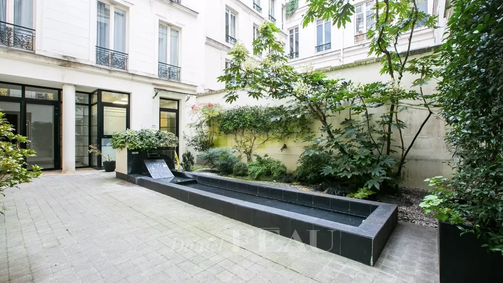 Aed - Duplex Apartment with Courtyard View in Paris 8th