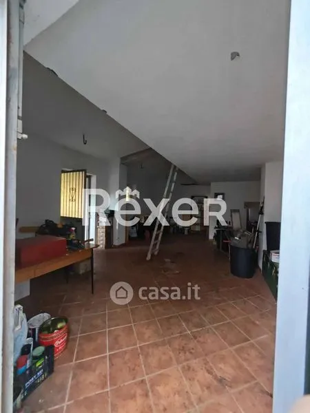 Garaaž - Independent House with Garden in Raiano