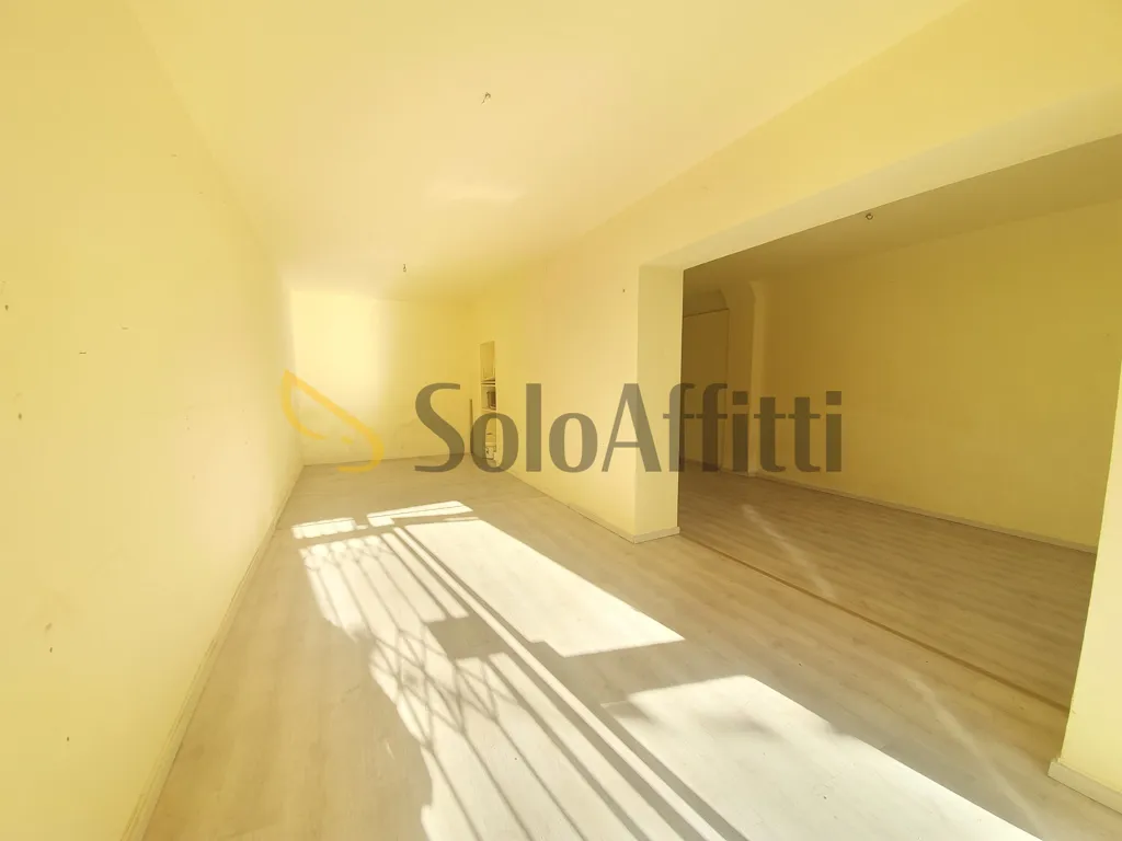 Stanze - Commercial Unit with Two Windows in Rosignano Marittimo