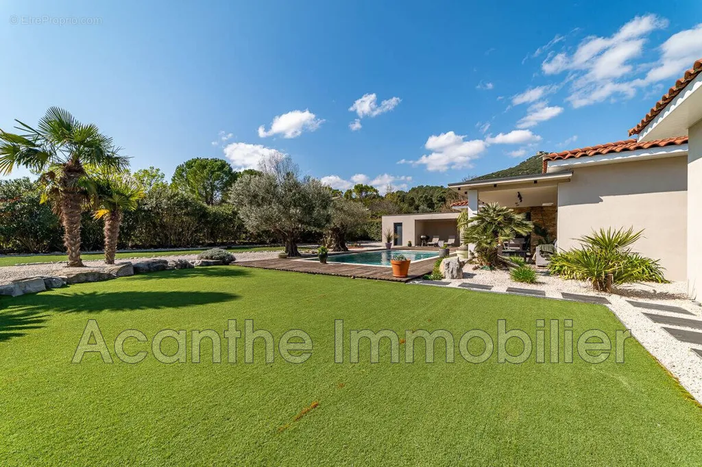 Aed - Contemporary House with Pool near Saint-Mathieu-De-Treviers