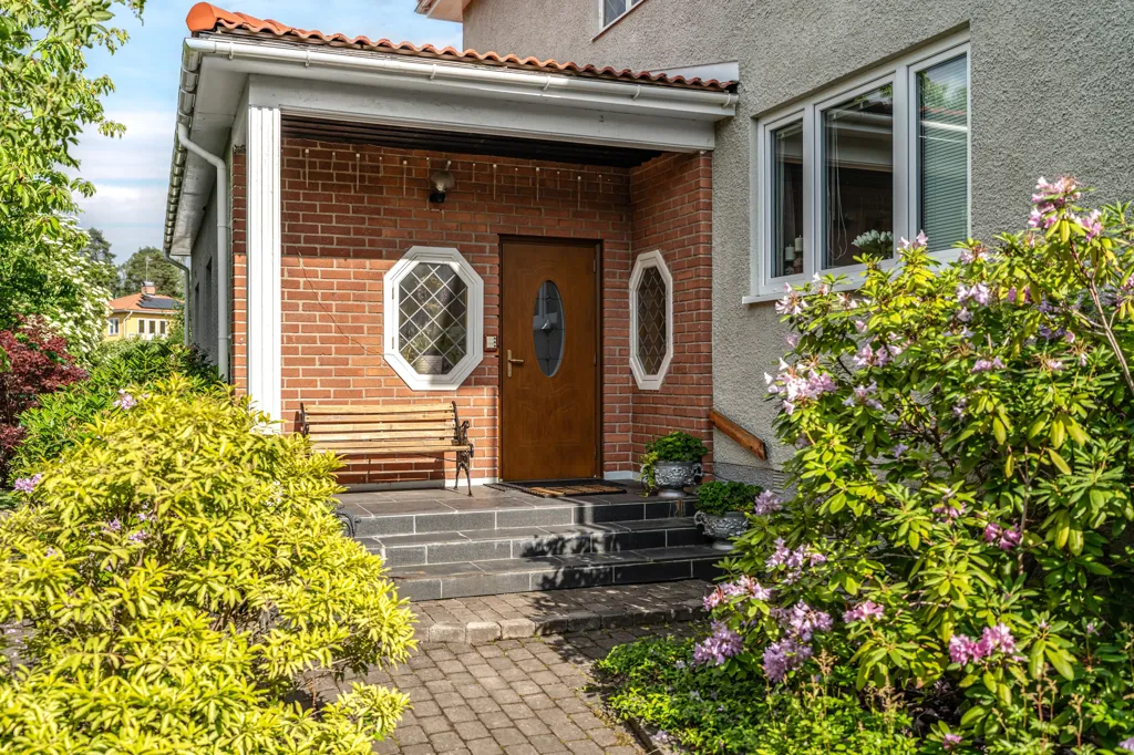 Välivaade - Representative Villa with Pool in Edsviken, Sollentuna