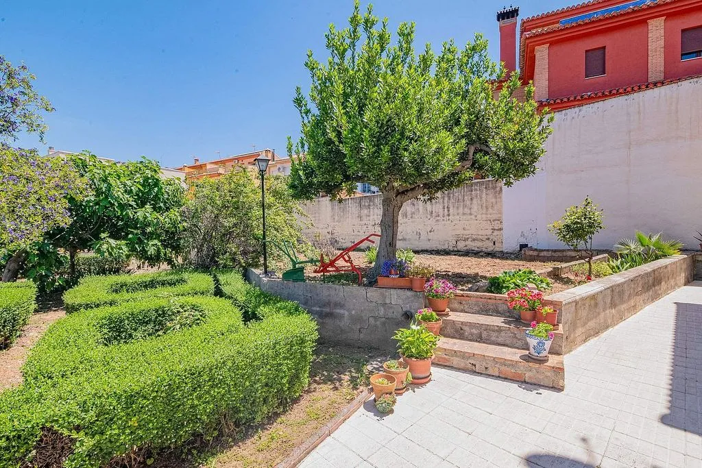 Aed - Chalet with Pool and Garden in Cajar
