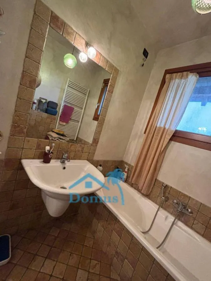 Salles de bain - Villa with Garden and Fireplace in Pinerolo