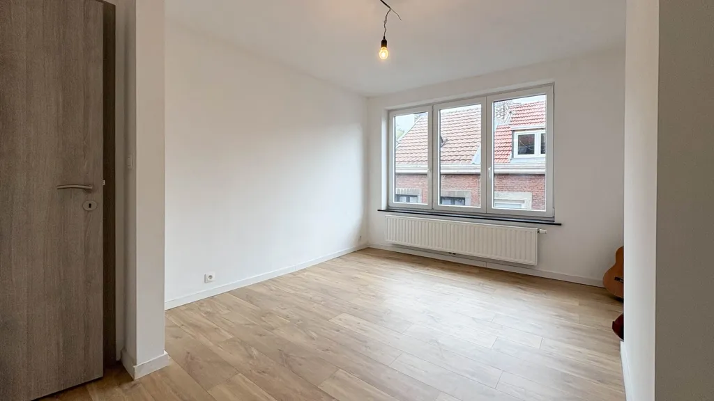 Pièces - Duplex Rénové avec Garage à Liège