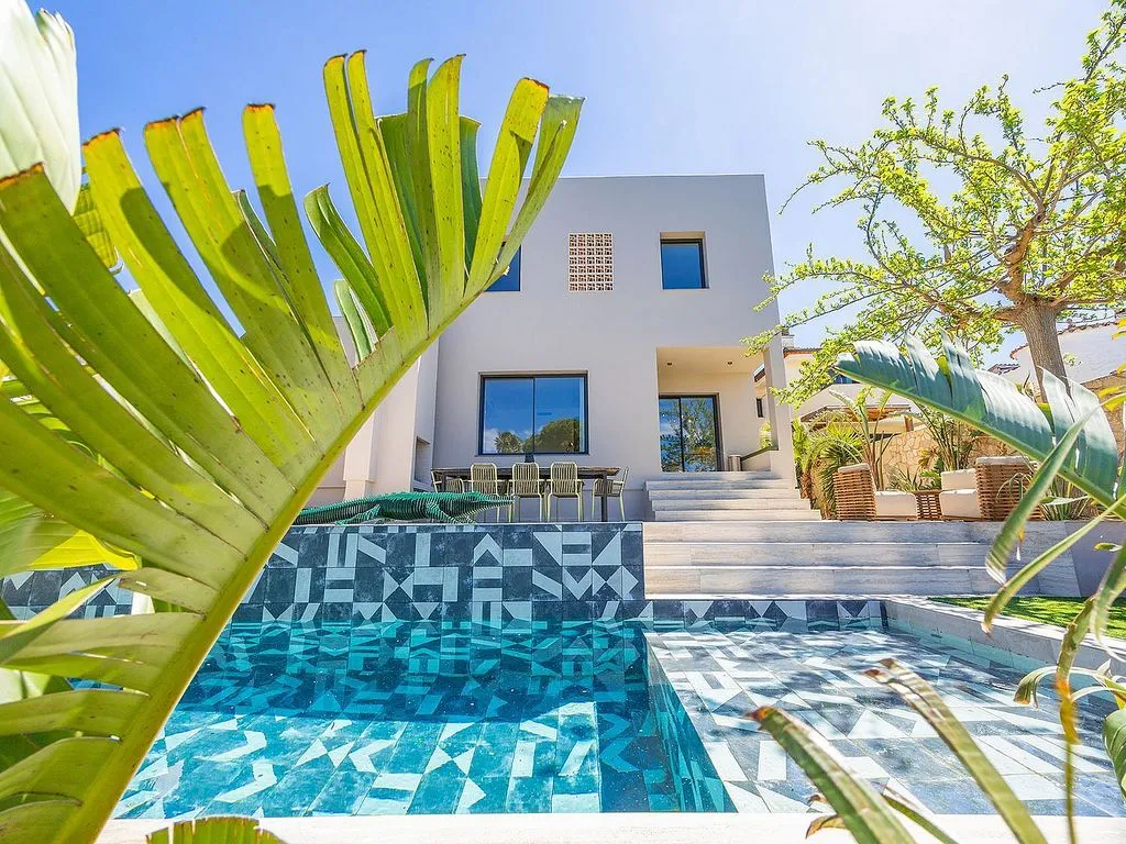 Pool - Contemporary Villa with Private Mooring in Empuriabrava