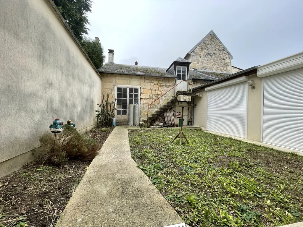 Aed - Stone House with Castle View in Pierrefonds