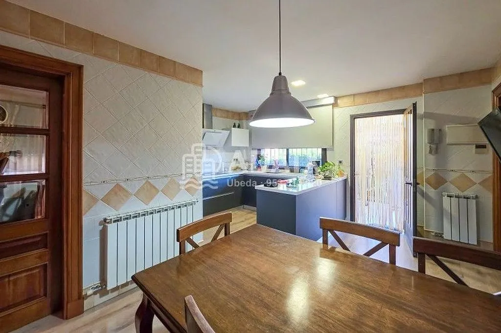 Dining Room - Chalet with Pool in Baeza, Jaén