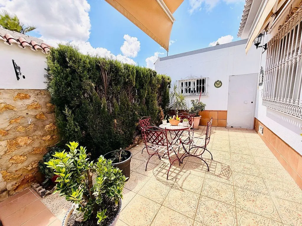 Terrasse - Single-Storey Chalet with Terrace in Montequinto