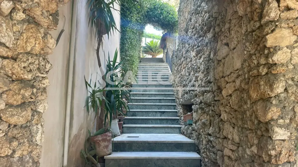 Stanze - Ground Floor Apartment with Courtyard in Cosenza