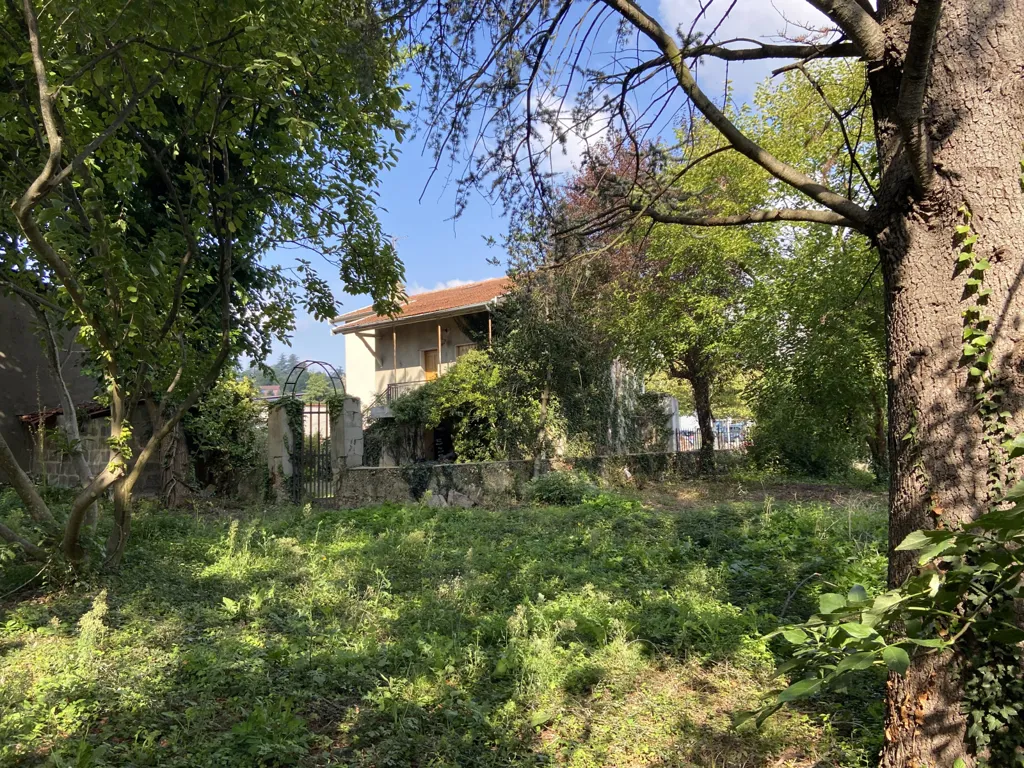 Aed - Old House with Potential Duplexes in Saint-Genis-Laval