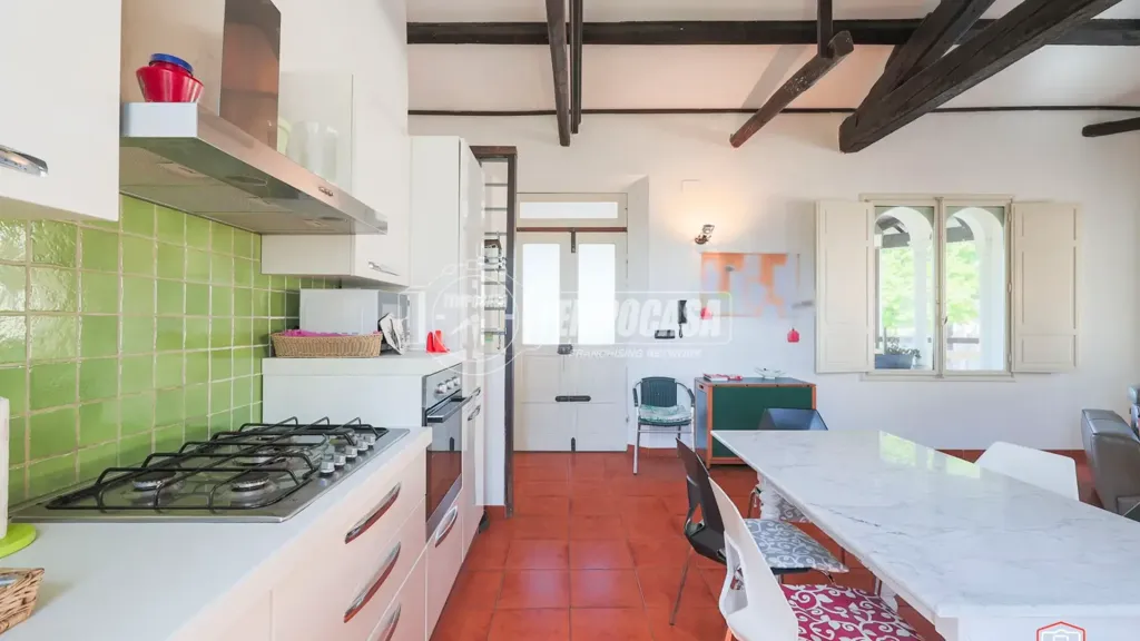 Köök - Independent House with Panoramic View in Predappio