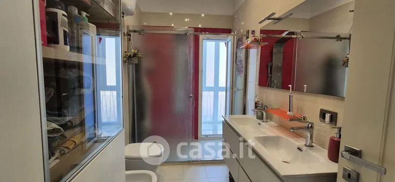 Salles de bain - Rearranged Apartment with Balcony in Bagnoli, Naples