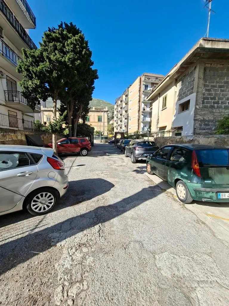 Exterior - Bright 5-Room Apartment with Balcony in Palermo