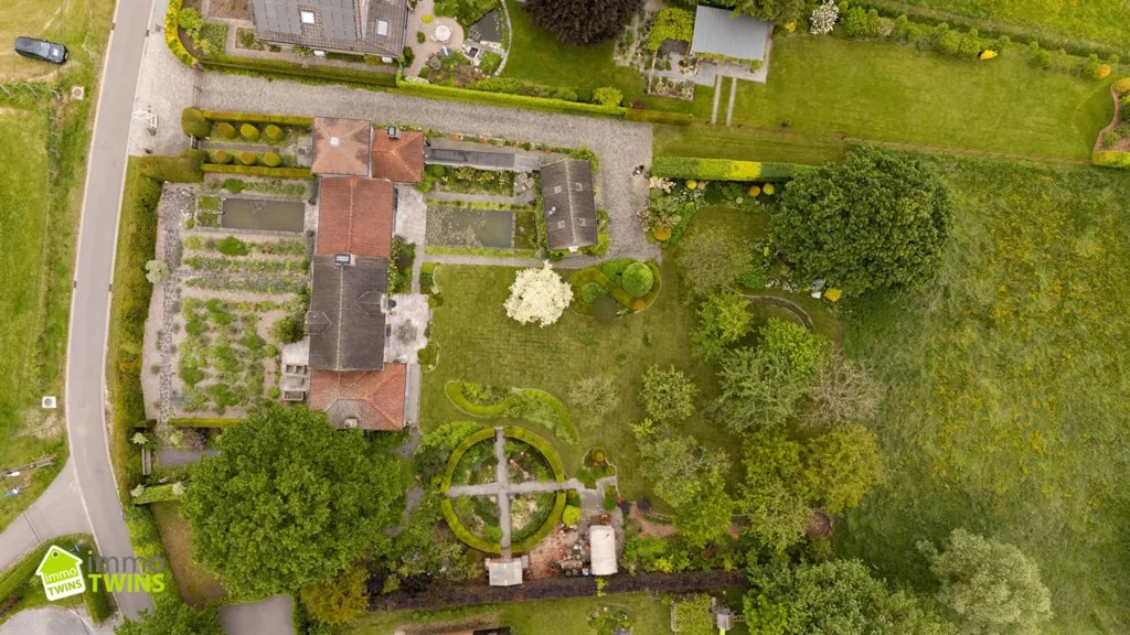 Õhuvaade - Renovated Patershoeve with Pool in Buggenhout