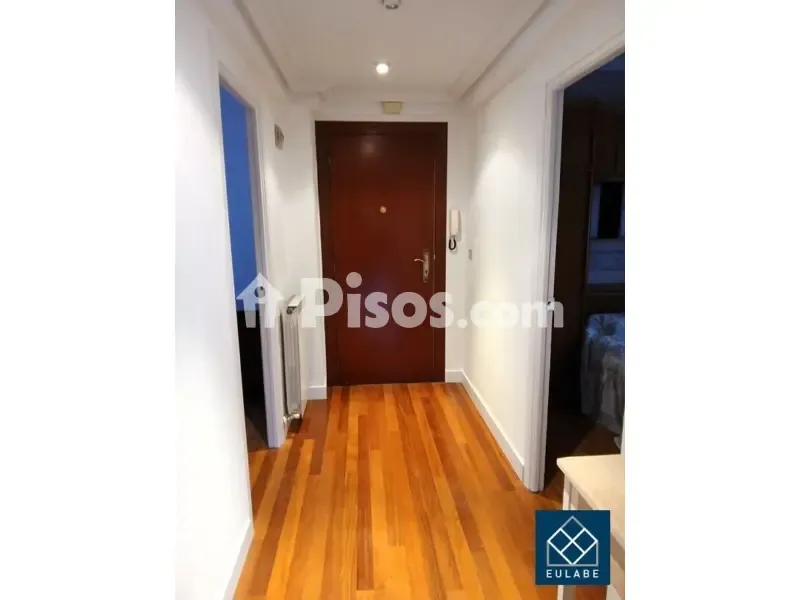 Esik - Ample 3-Bedroom Flat with Balcony in Eibar