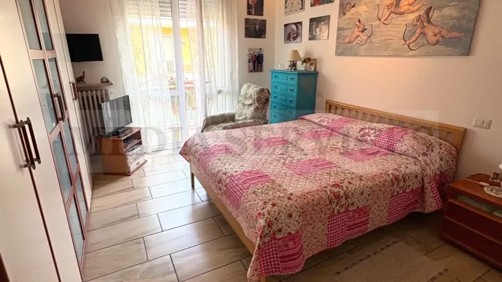 Chambres - Independent House with Dual Use in Mede