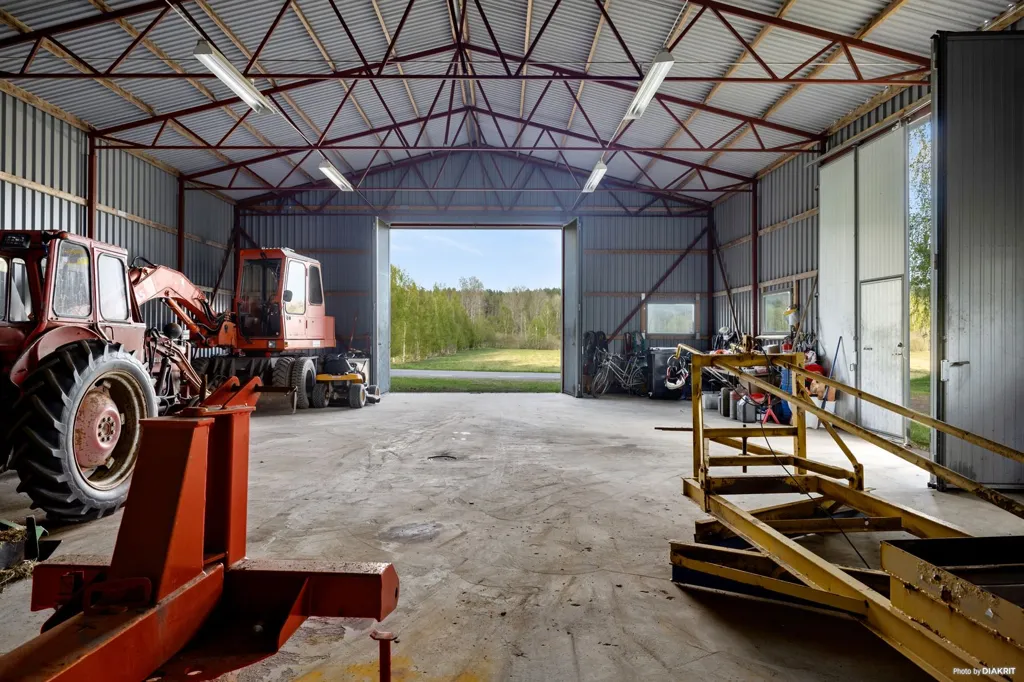 Garage - Two-Home Estate with Nature Views in Västervik