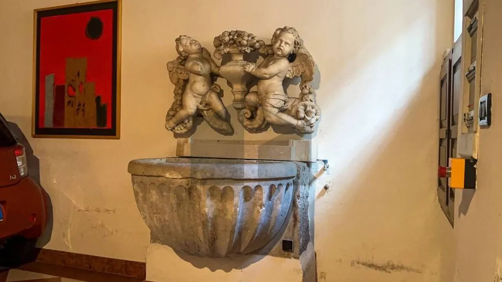 Esik - Historic Villa with Private Courtyard in Verona