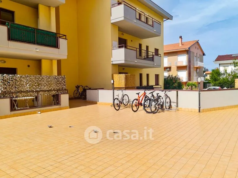 Esterno - Bright 2-Bedroom Apartment with Balcony in Pineto