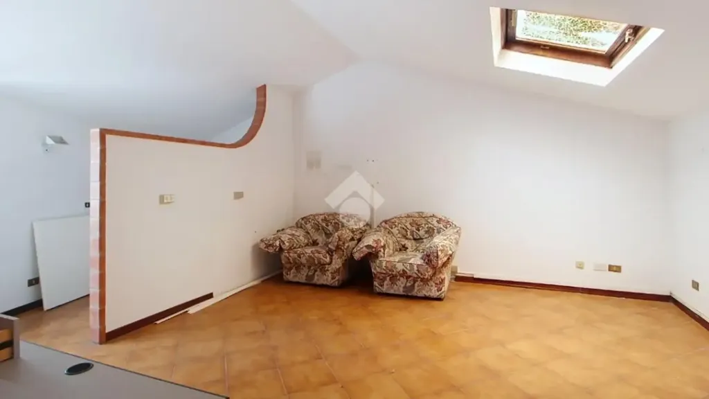 Stanze - Quadrilocale with Private Balcony in Pisa