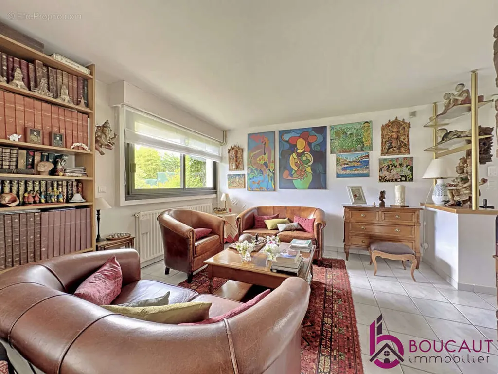 Living Room - Modular House with South View in Le Plessis-Robinson