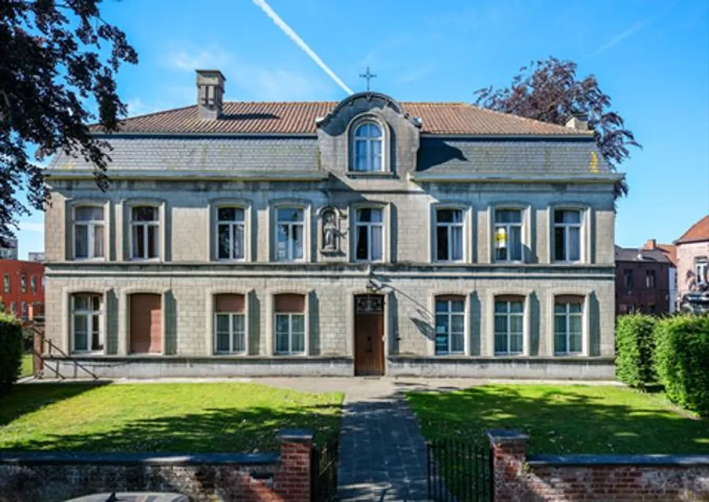 Esterno - Historic Pastorate with Potential in Town Centre