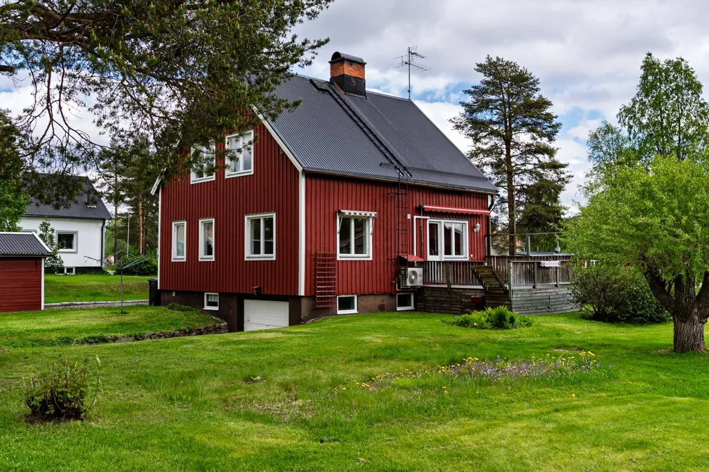 Esterno - Classic Red Brick Villa with Garden in Jörn