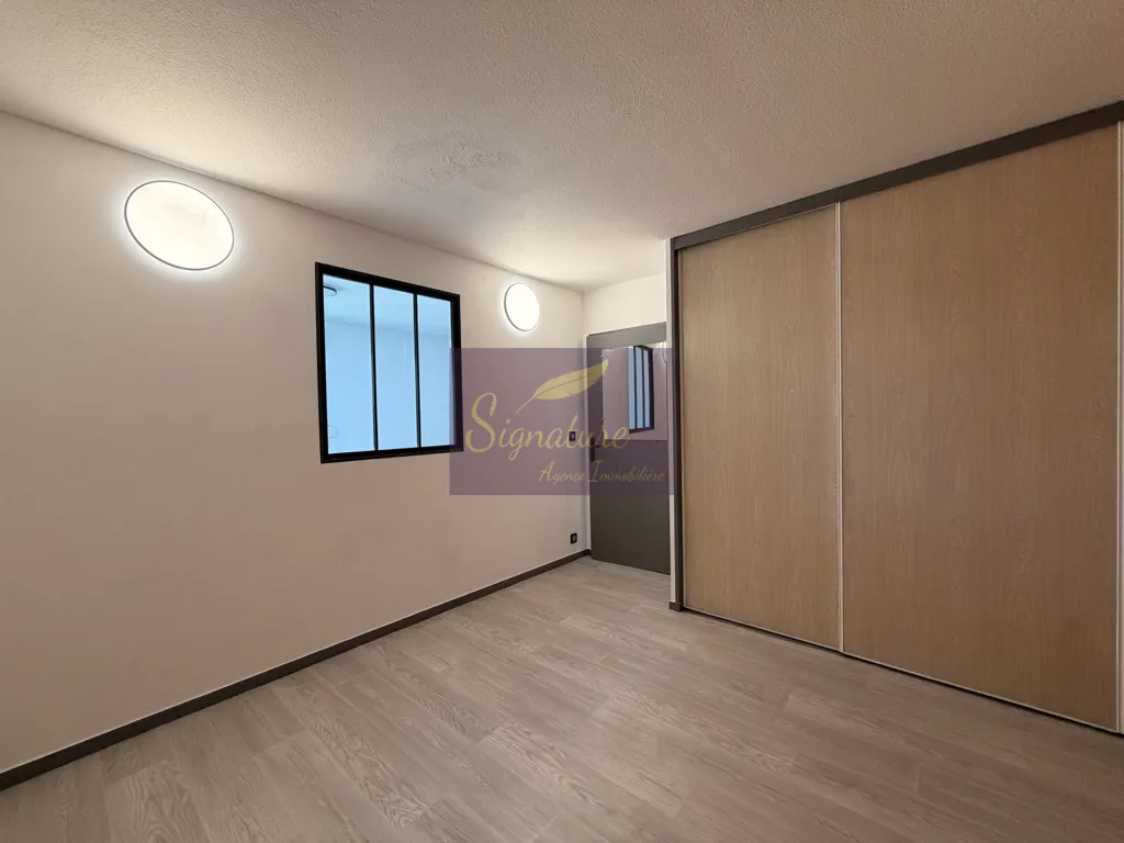 Bedrooms - Refurbished 4-Bed Flat with Parking, Gare Sud