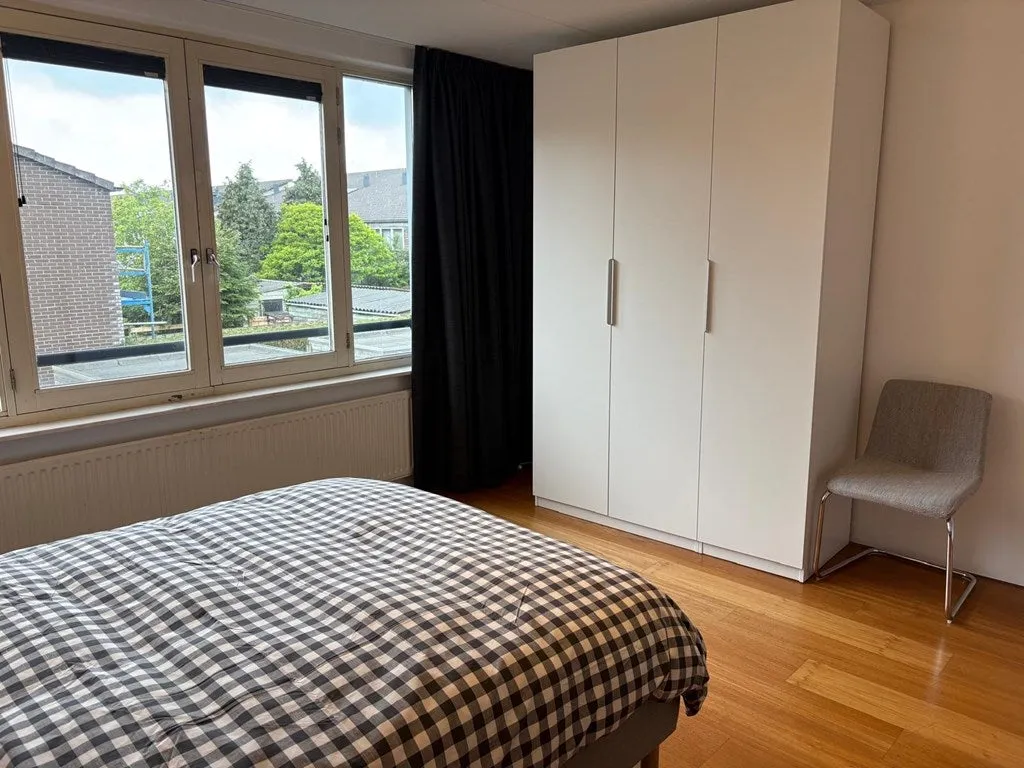 Magamistoad - Renovated Townhouse with Backyard in Osdorp