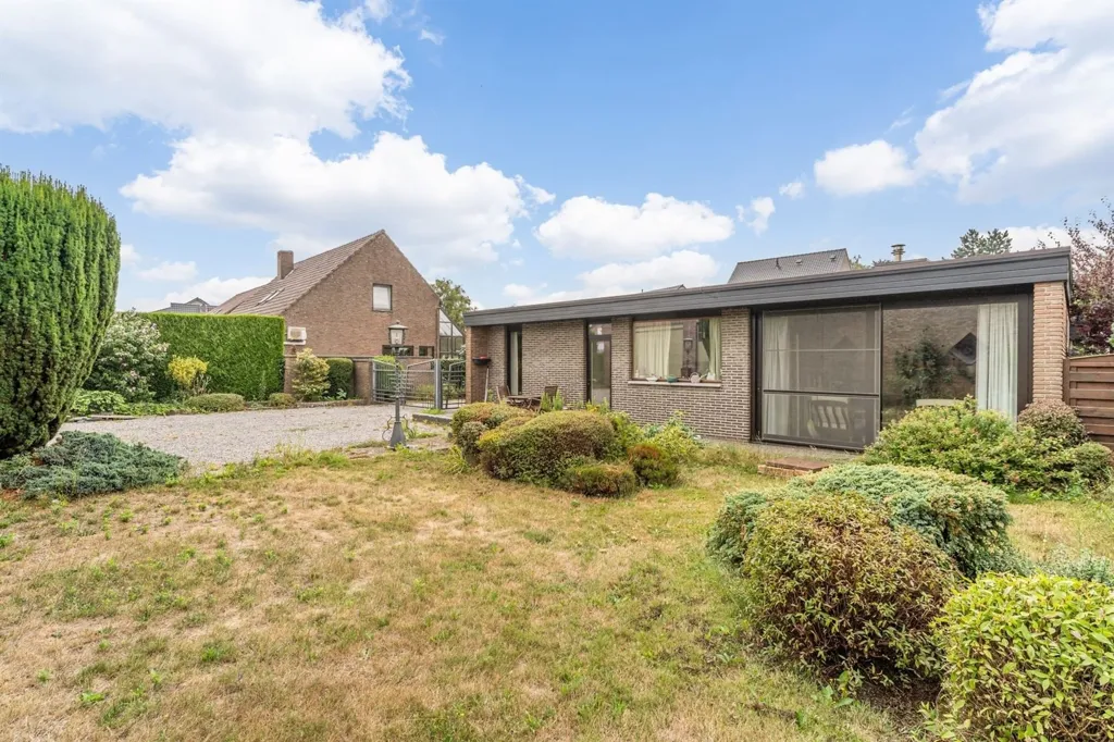 Jardin - Bungalow avec Magasin sur un Grand Terrain à Bruxelles
