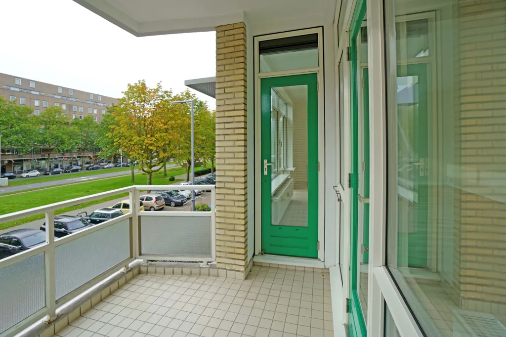 Rõdu - 3-Bedroom Gallery Flat with Balcony in Rotterdam Centre