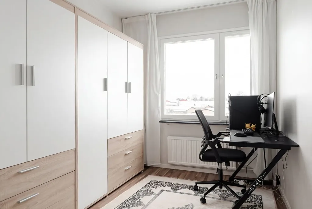 Kabinet - Four-Room Apartment with Double Balconies in Bjuv