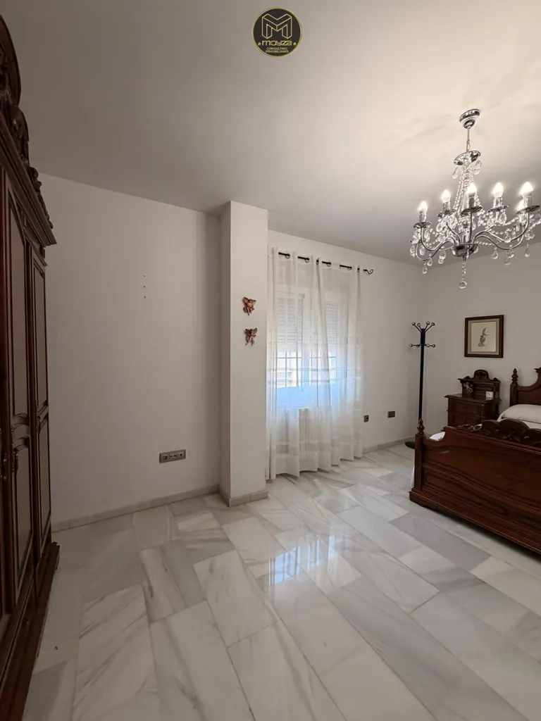 Magamistoad - Luxury Villa with Private Garage on Gran Bulevar