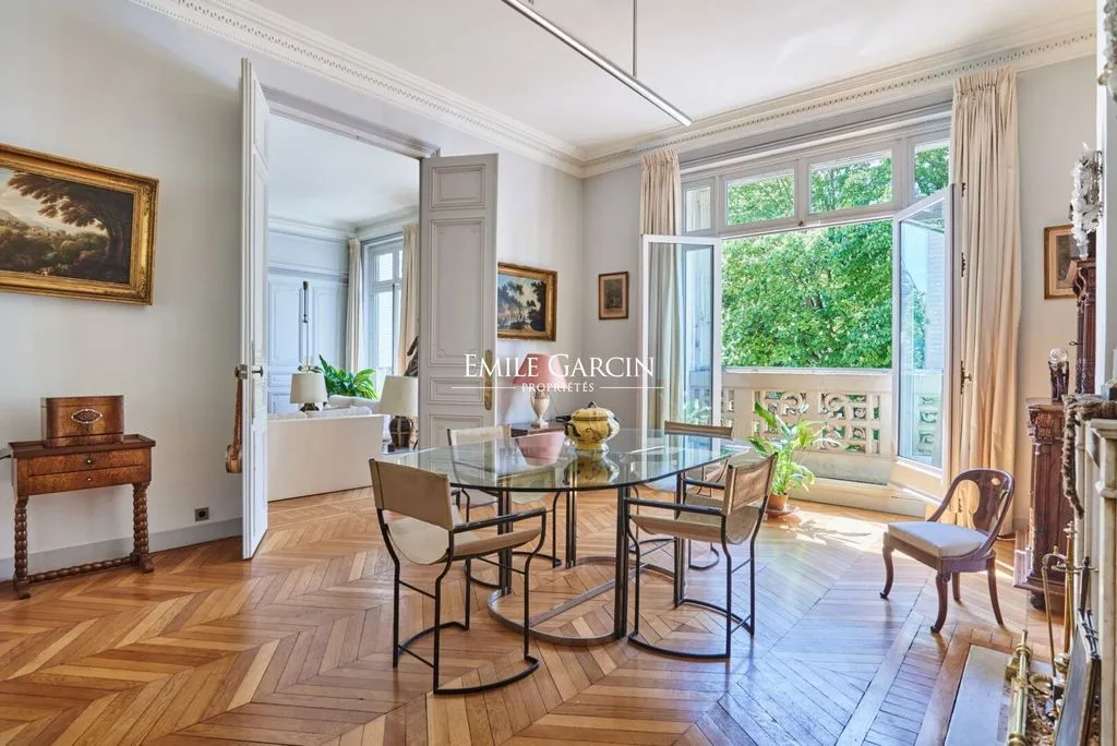 Söögituba - Luxury Apartment with Seine View in Paris